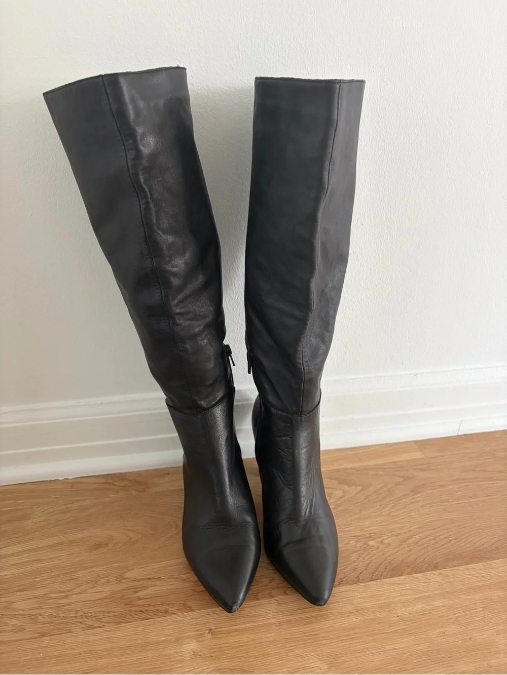 Classic Black Knee-High Pointed-Toe Women's Boots